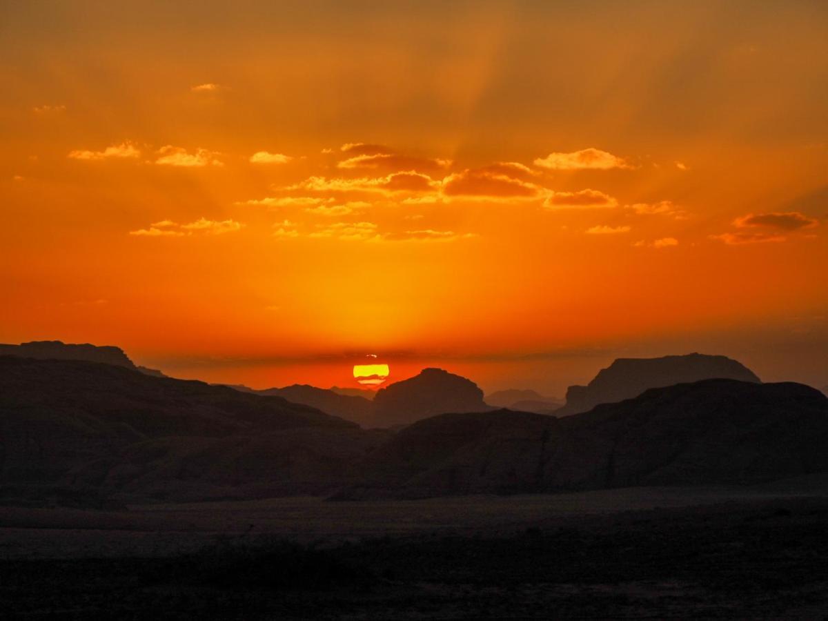 Bedouin Nights Camp Hotel Wadi Rum Ngoại thất bức ảnh