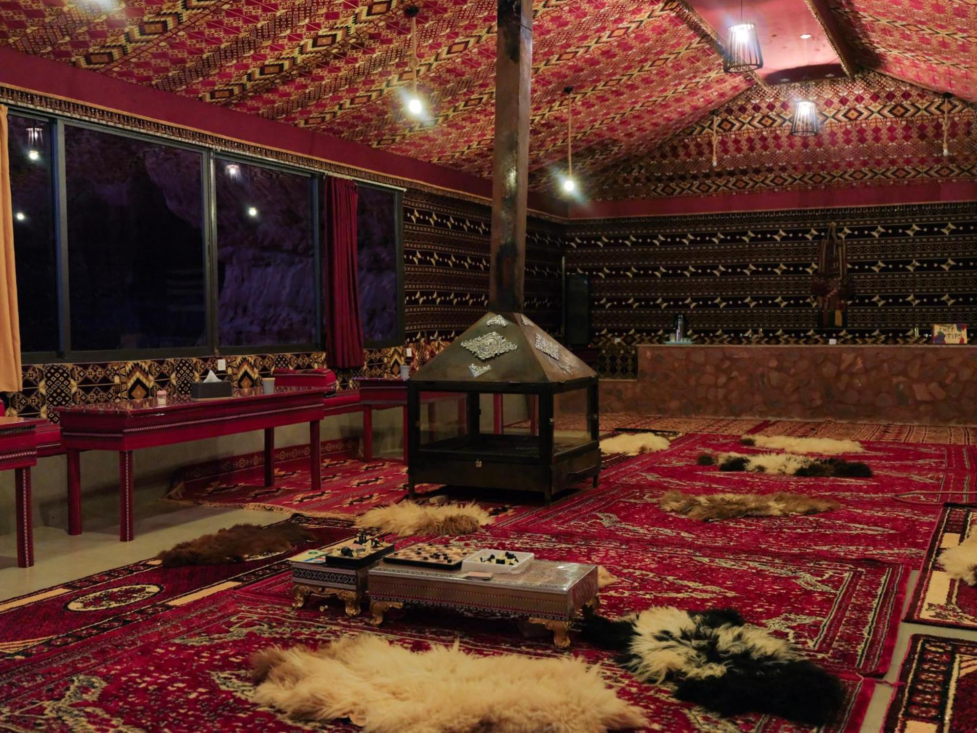 Bedouin Nights Camp Hotel Wadi Rum Ngoại thất bức ảnh